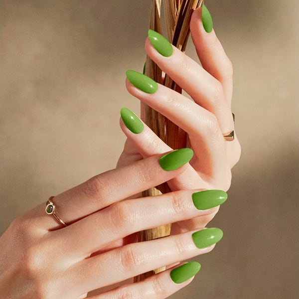 CND Vinylux No.363 Crisp Green