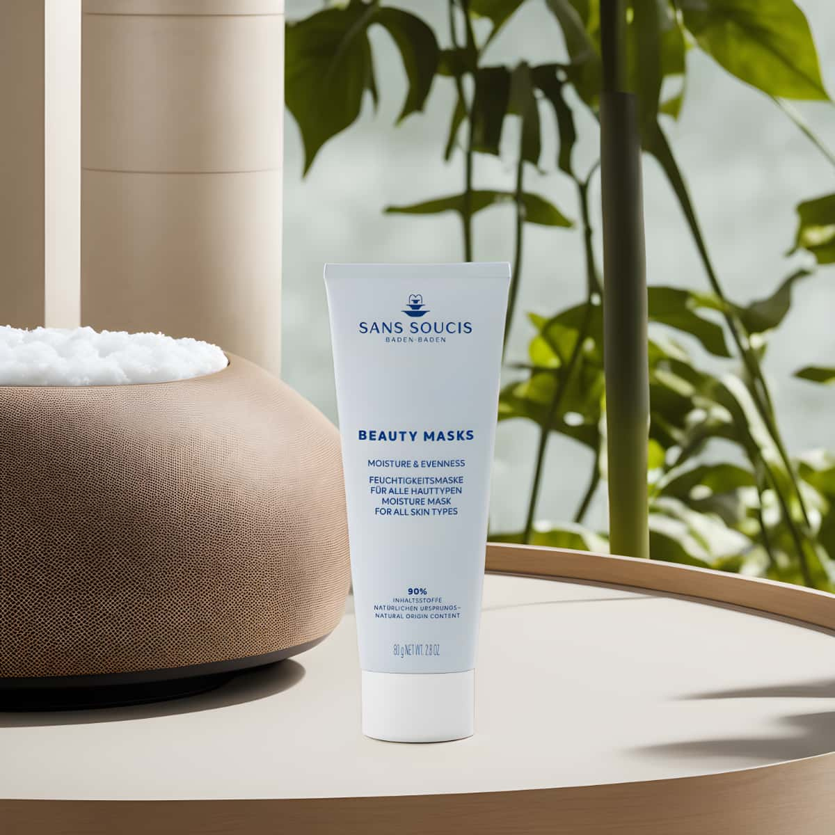 Moisturizing mask Sans Soucis with hyaluronic acid, niacinamide, perfect for all skin types.