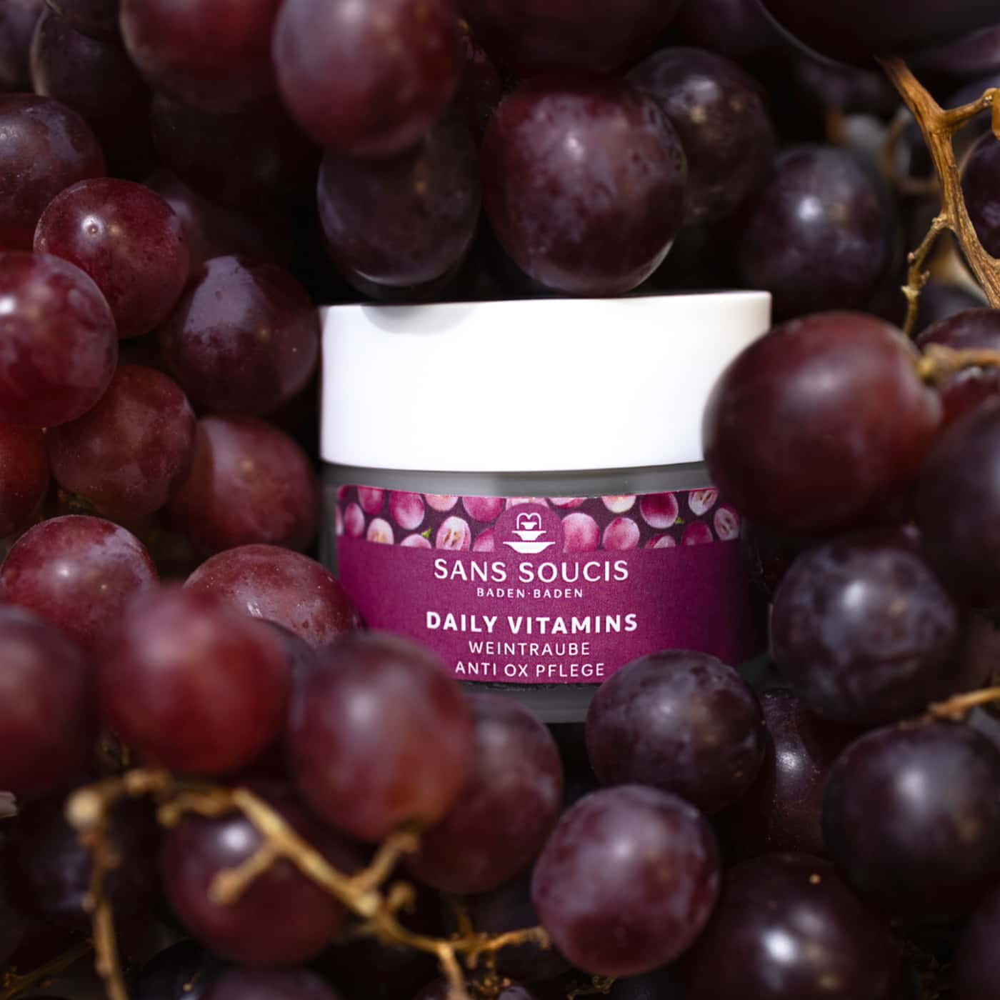 Sans Soucis Daily Vitamins Grape Anti-Ox Care – 24-hour face cream for mature, demanding skin.