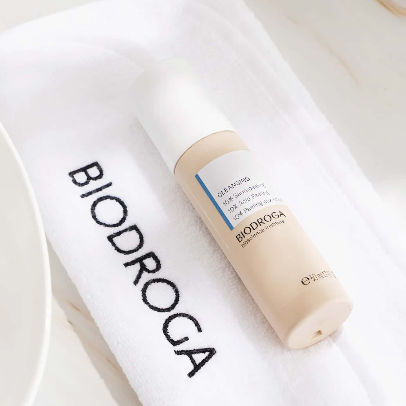 Biodroga 10% Acid Peeling - Exfoliating facial peel that removes dead skin cells and enhances texture and radiance