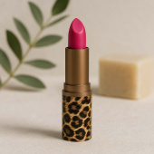 Kalahari Soothing Lips | Tinted Lip Balm | Fuchsia Kalahari Soothing Lips African Flowers | Lip balm with fuchsia tint | Moisturizes and soothes dry lips